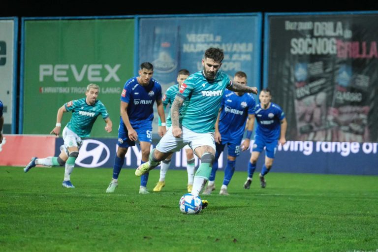 Novi trener Hajduka Mislav Karoglan debitirao je na gostovanju kod Slaven Belupa u Koprivnici u susretu 13. kola SuperSport HNL-a pobjedom 0:1 (0:1).