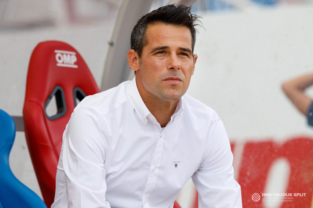 Mislav Karoglan potvrđen je kao novi trener Hajduka, a nakon što je Ivanu Leki otkazana suradnja zbog loših rezultata.