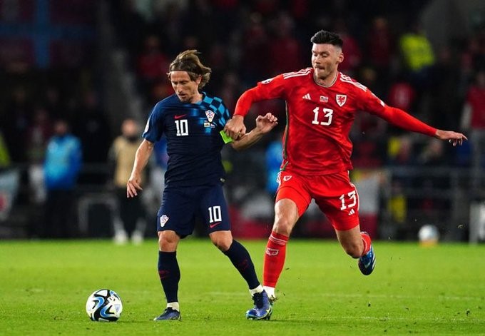 Hrvatska nogometna reprezentacija doživjela je poraz u Cardiffu od Walesa 2:1 u utakmici kvalifikacija za Europsko prvenstvo.