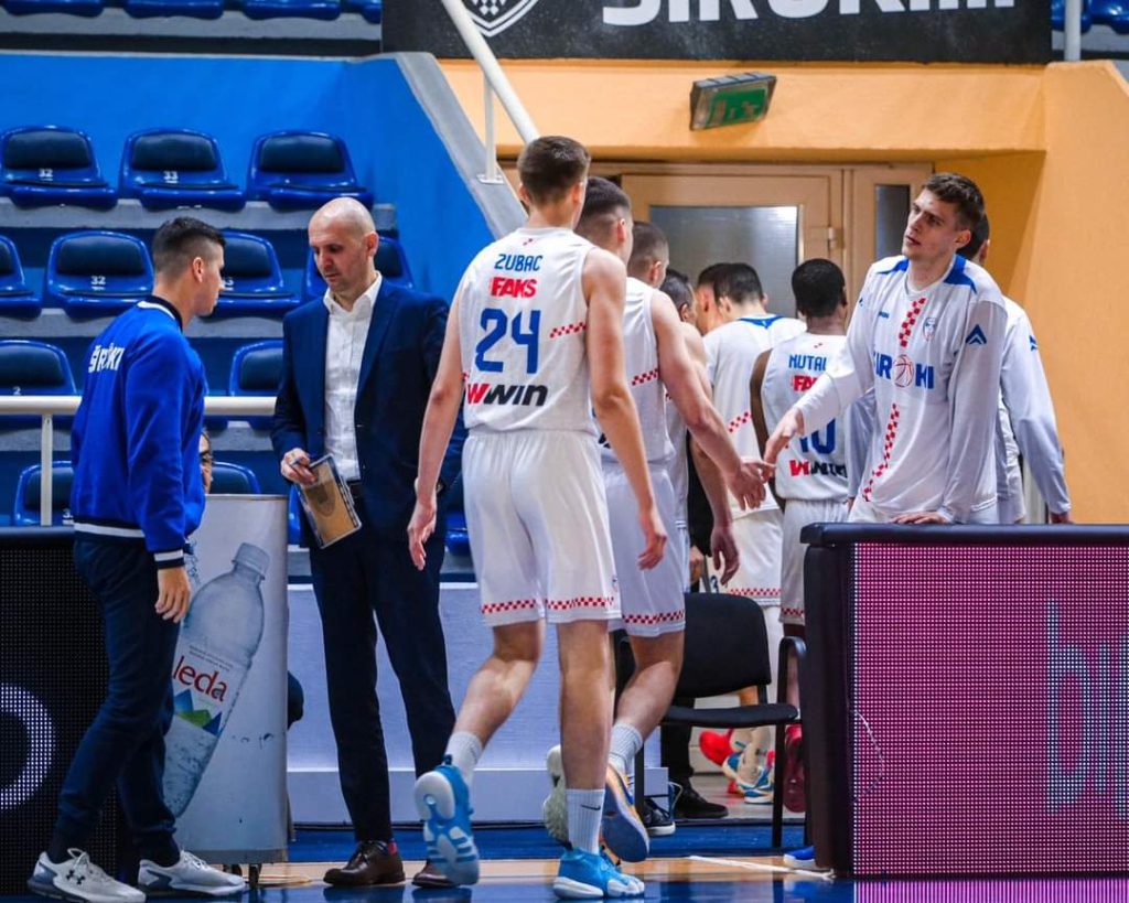 Košarkaši Širokog upisali su pobjedu rezultatom 102:71 protiv Slavije u 8. kolu Košarkaškog prvenstva BiH.