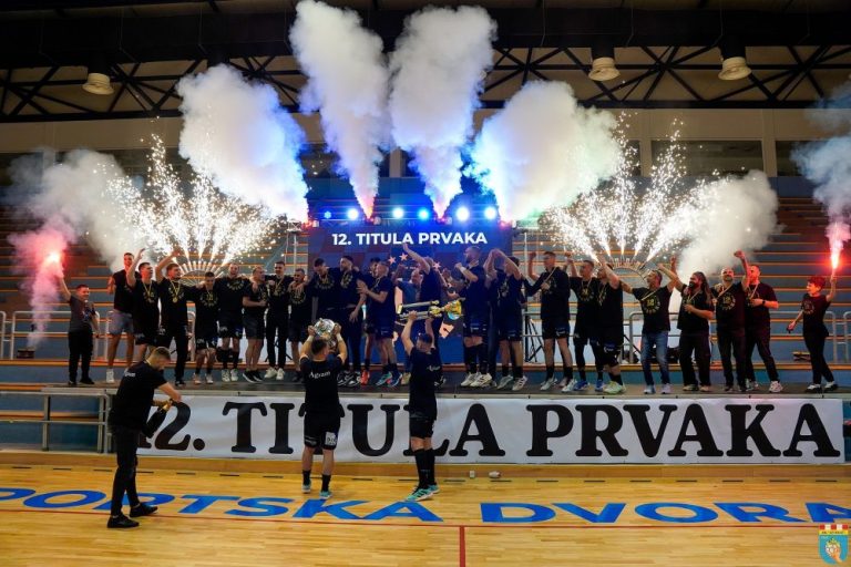 Rukometni klub Izviđač Agram proslavio je 12. titulu prvaka Bosne i Hercegovine,