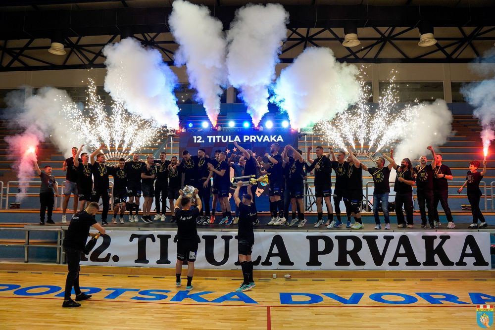 Rukometni klub Izviđač Agram proslavio je 12. titulu prvaka Bosne i Hercegovine,